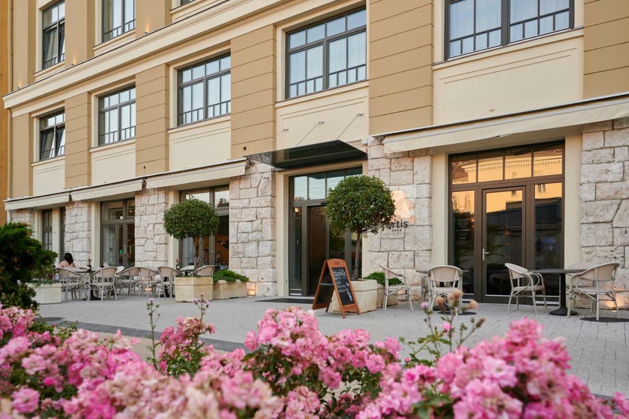 Artis Boutique Hotel ソンバトヘイ エクステリア 写真